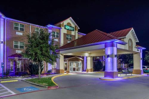 Quality Suites Addison-Dallas