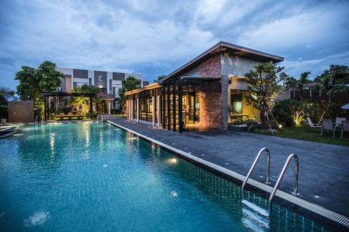 Cresco Hotel Buriram