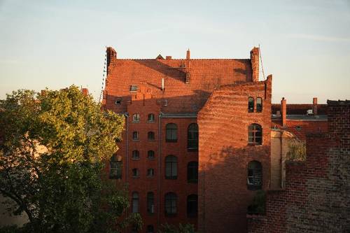 Carlotta Apartments