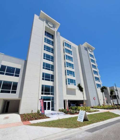The Chart House Marina Hotel