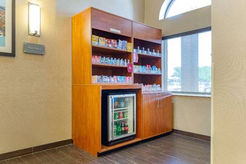 Comfort Suites (Dover)