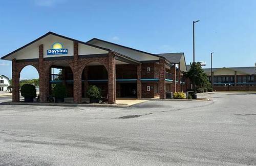 Days Inn By Wyndham Clanton AL