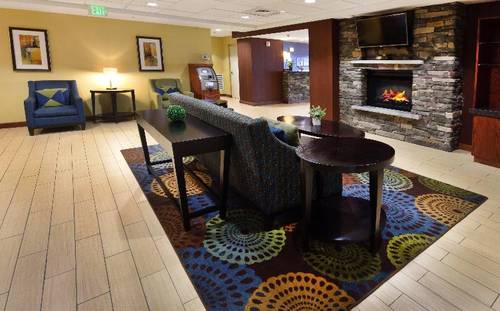 Holiday Inn Express & Suites Milford