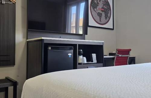 Ramada By Wyndham Brooklyn Empire Blvd