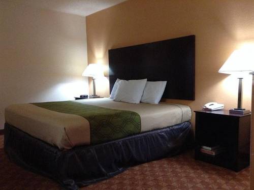 Econo Lodge Inn & Suites Coliseum