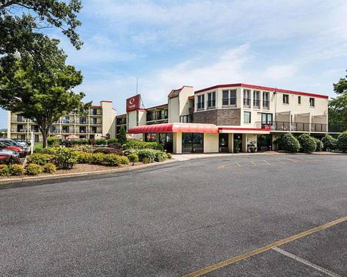 Econo Lodge & Suites Resort