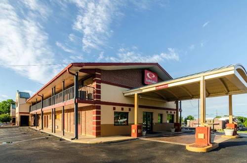 Econo Lodge Inn & Suites I-35 at Shawnee Mission