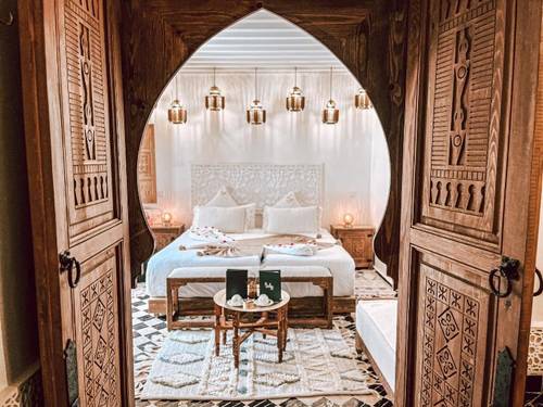 Riad Nelia Signature