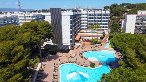 Golden Avenida Family Suites