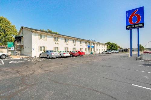Econo Lodge East