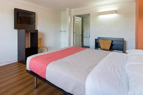 Motel 6 Dallas - Market Center