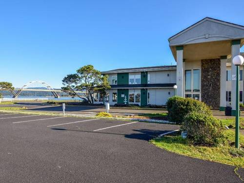 Waldport Beach Hotel