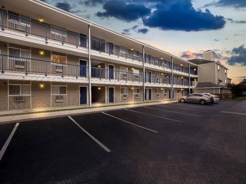 Suburban Studios Lakeland North I-4