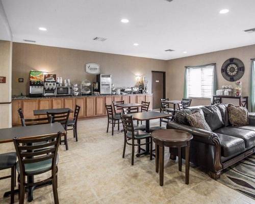 Rodeway Inn & Suites Salina KS