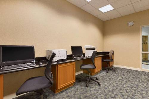 Embassy Suites by Hilton Newark Wilmington South