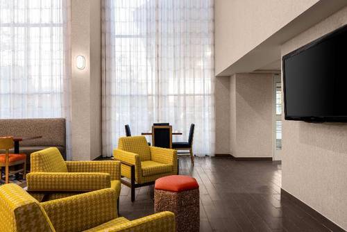 Hampton Inn & Suites State College at Williamsburg