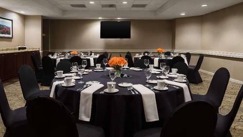 DoubleTree Suites by Hilton Cincinnati - Blue Ash