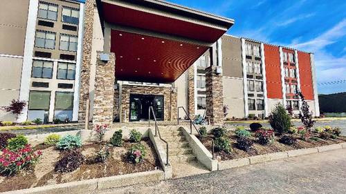 Holiday Inn Express Fall River North