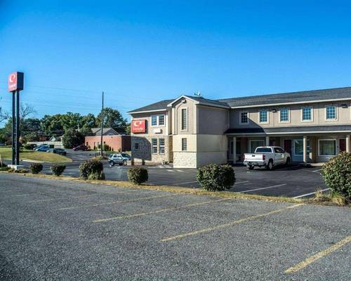 Econo Lodge Airport North Syracuse