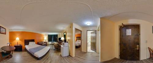 Econo Lodge Inn & Suites Airport