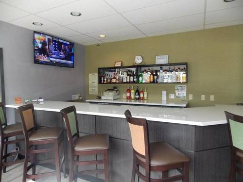 Clarion Pointe Jamestown