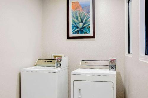 La Quinta Inn & Suites Mission at West McAllen