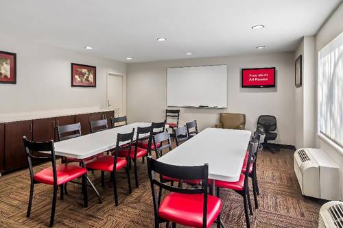 Red Roof PLUS+ Jacksonville - Southpoint