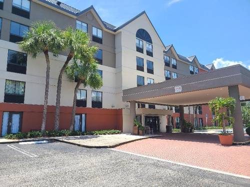 Holiday Inn Express and Suites Hollywood Ft Lauder