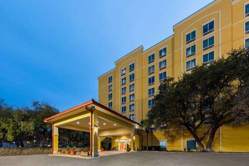 La Quinta Inn & Suites by Wyndham Medical Ctr NW