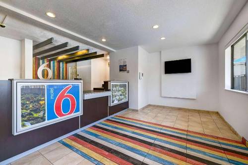 Motel 6 North Kirkland