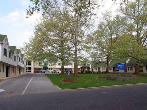Rodeway Inn & Suites