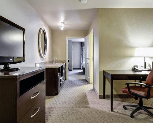 Comfort Suites near Hot Springs Park