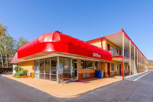 Econo Lodge Near Motor Speedway