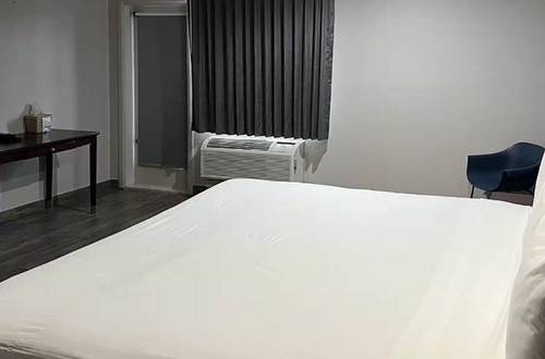 Super 8 byWyndham Mesa Downtown Near ConventionCtr