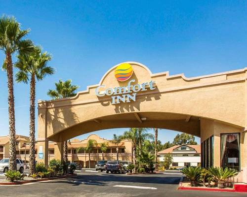Comfort Inn & Suites Moreno Valley Near March Air