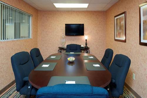 Hampton Inn & Suites Cleveland-Southeast/Streetsbo