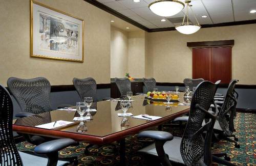 DoubleTree Suites by Hilton & Conf Ctr Chicago