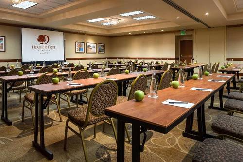 DoubleTree by Hilton Hotel Carson