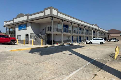 Days Inn by Wyndham Gonzales