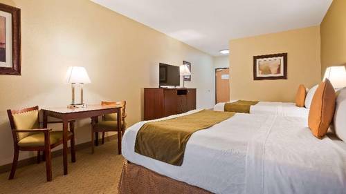 Best Western Plus Montezuma Inn & Suites