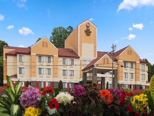 B/W Plus Huntersville Inn & Suites Near Lake Norma