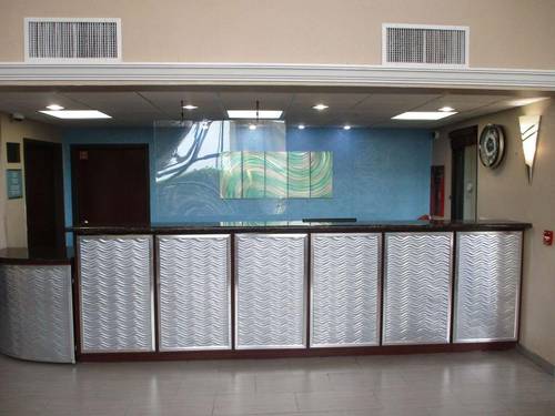 Days Inn & Suites by Wyndham Sam Houston Tollway