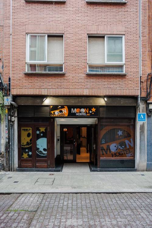 Moon Hostel Bio