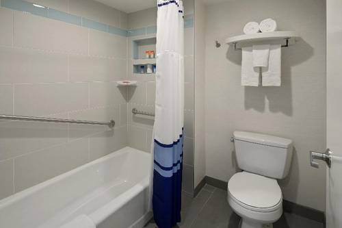 Tropicana Inn & Suites
