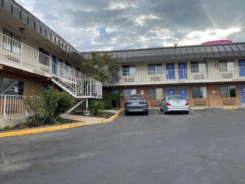 Travelodge by Wyndham San Antonio Lackland AFB