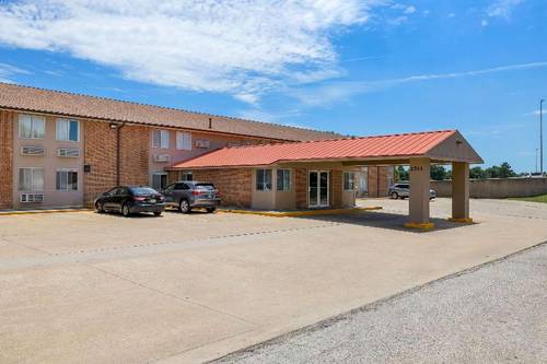 Econo Lodge Emporia Area
