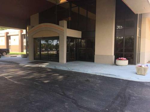 Econo Lodge Inn & Suites
