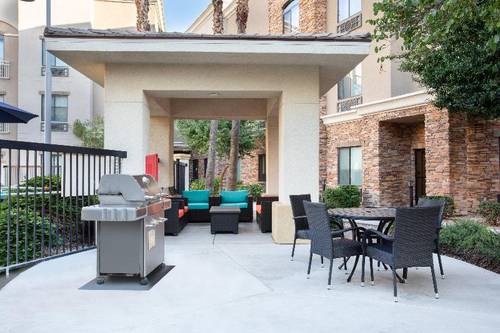 Holiday Inn Express & Suites Phoenix-Glendale