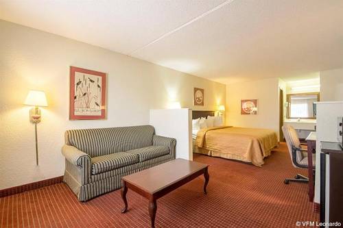 Econo Lodge Inn & Suites Bentonville