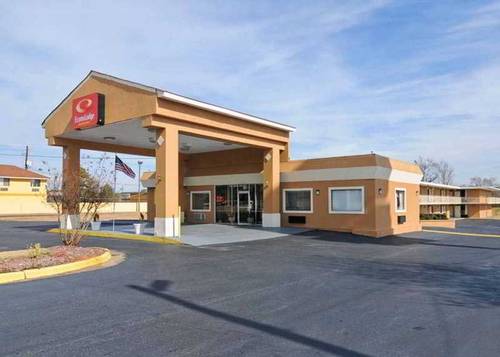 Econo Lodge Inn & Suites